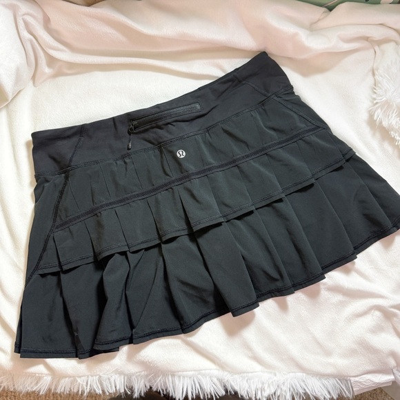 lululemon athletica Dresses & Skirts - Lululemon Pace Setter Skirt Black 8